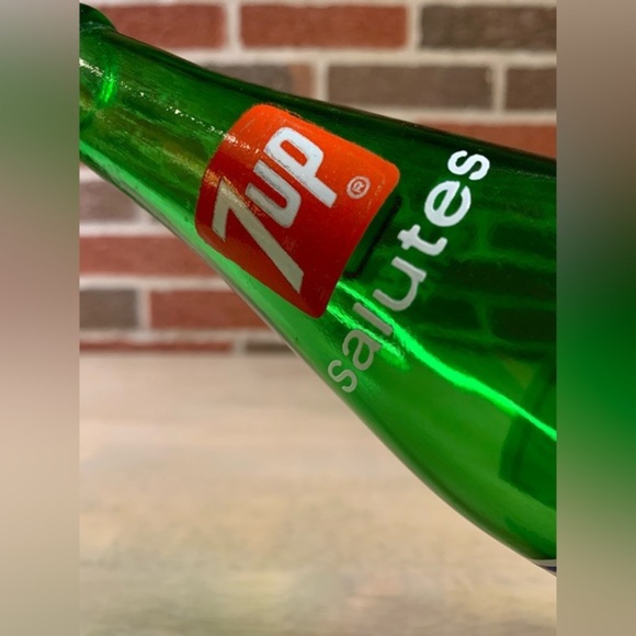 7Up Salutes Commemorative 1776 1976 Bicentennial Liberty Bell Green Glass Bottle - Picture 6 of 9